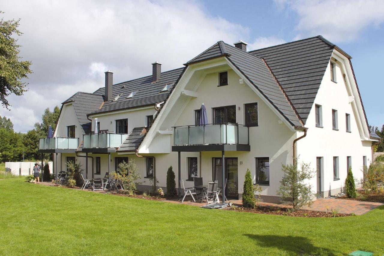 Rex Rugia: Beachside Apartment with Balcony and Spa Access Lobbe Exterior photo